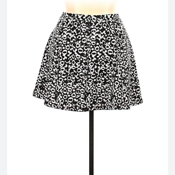 Lily Rose Black & White Mid Rise Leopard Print Mini Skirt Size Medium - Picture 1 of 11